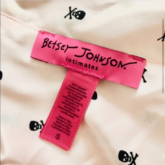 Betsy Johnson Skull & Crossbones Pastel Goth PJTOP - Picture 2 of 5